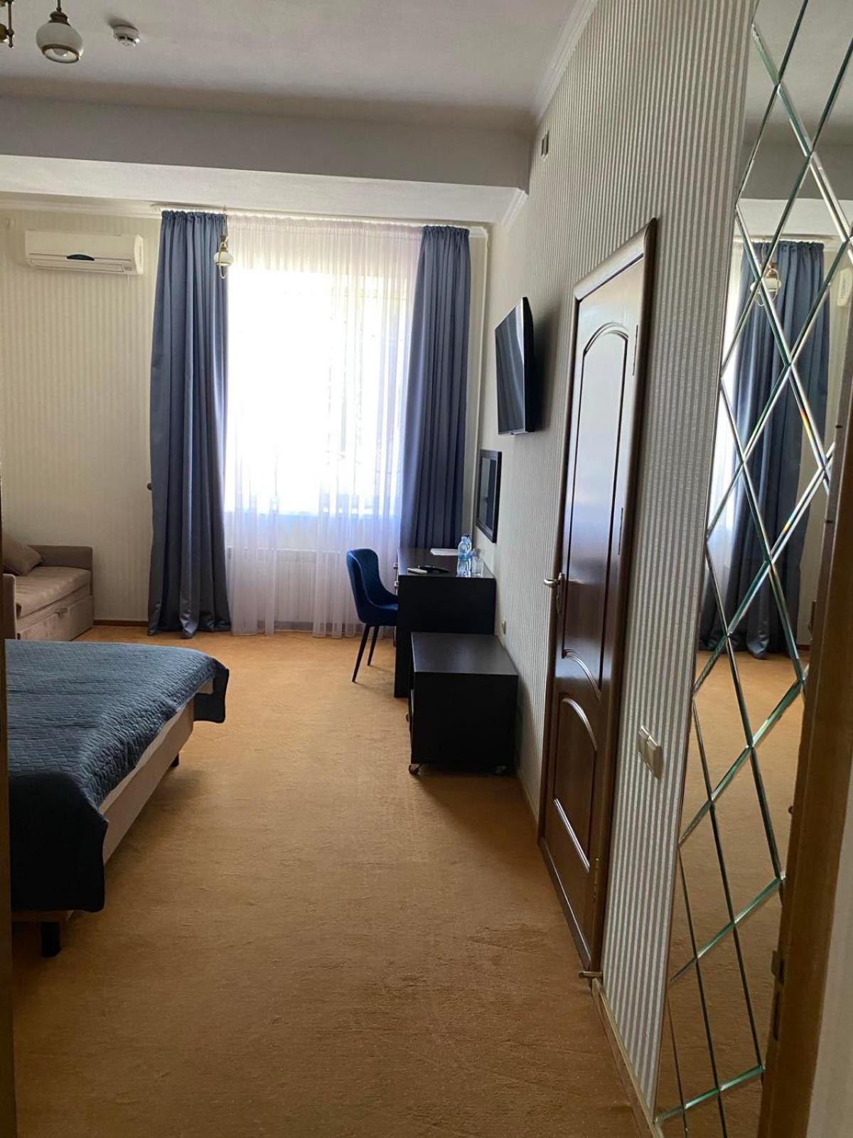 In Hotel Каменец-Подольский Экстерьер фото
